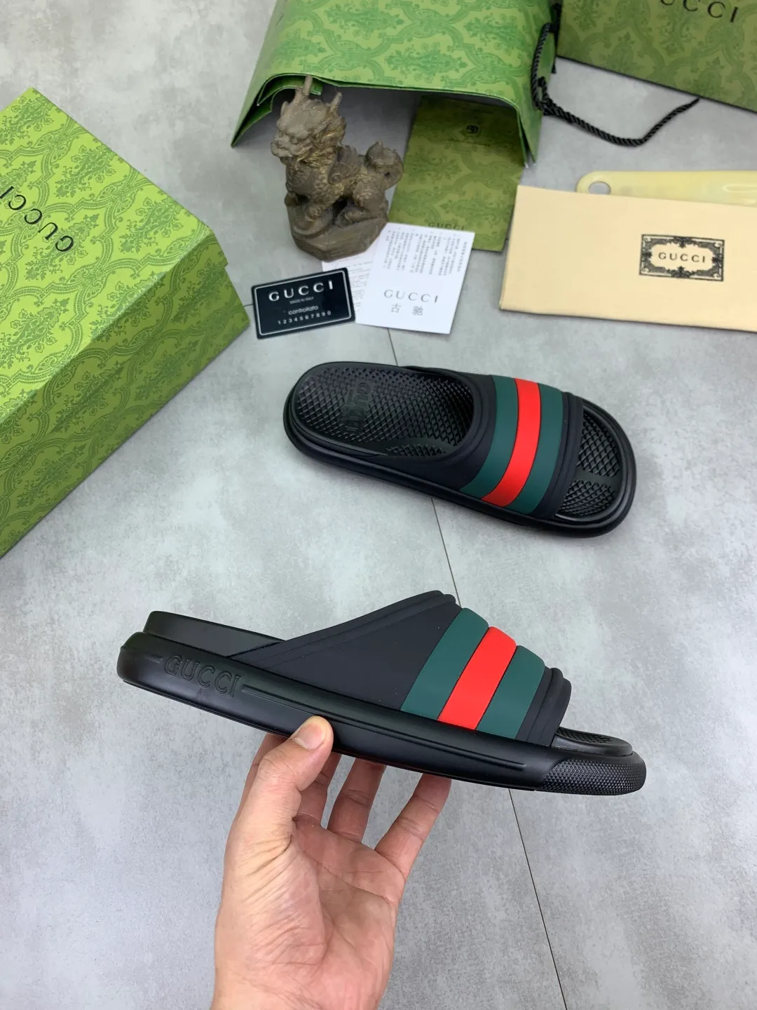 Men's Men's Shoes 💰P300💰[New Style] High Version 🎁🎁🎁 GUCCI New Year of the Snake casual slippers, original official website, perfect workmanship, transmitting a kind of noble luxury, sublimating its definition of luxury in Gucci's high-end extraordinary craftsmanship. Original Gucci double G combination outsole, code number: 35-46, complete package